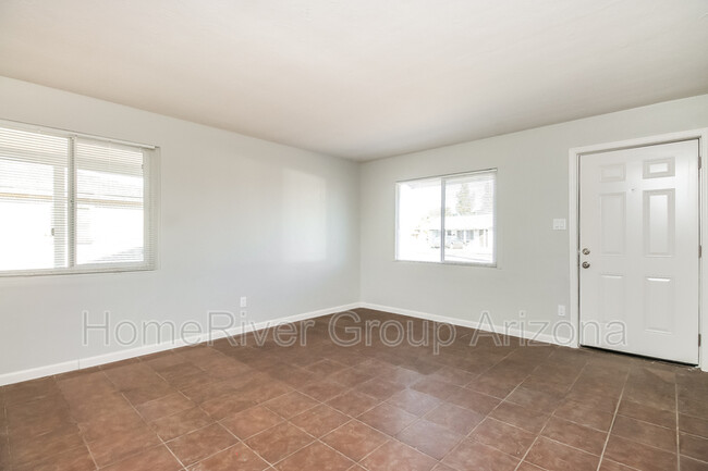 Foto del edificio - 2819 W Montebello Ave