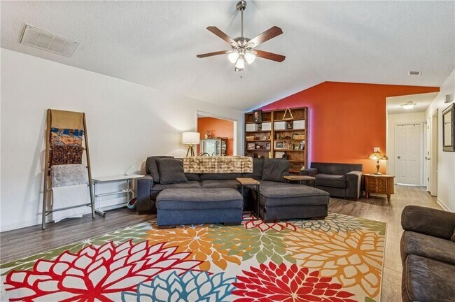 Building Photo - 1212 Torrey Pl SE