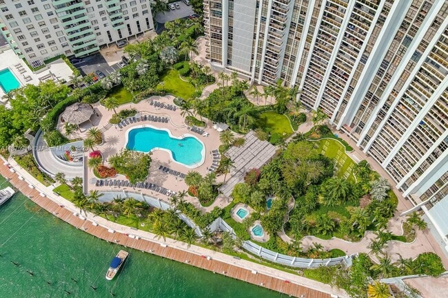 Foto del edificio - 9 Island Ave