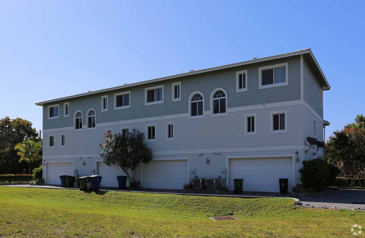 Building Photo - Wilton Walk Townhomes