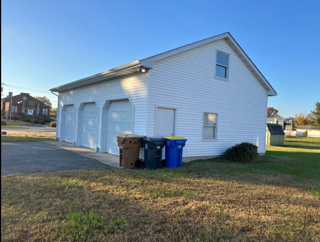 Building Photo - 616 N Washington St