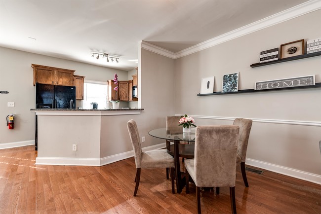 Building Photo - 1560 Laurel Park Pl SW