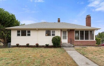 Building Photo - 441 Logus St