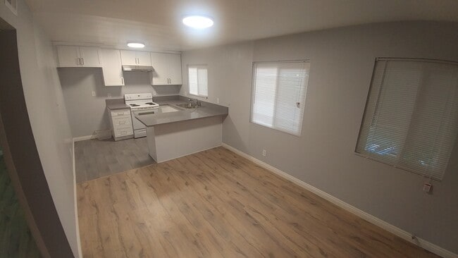 Building Photo - 809 Brent Ave