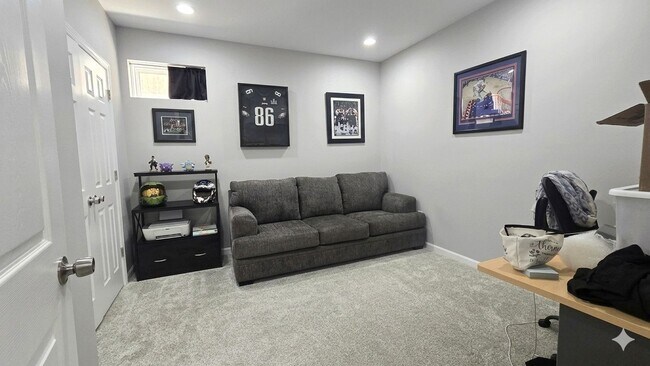 Foto del edificio - Welcome to this 3 bedroom 3 Bull Bathroom home with a Basement