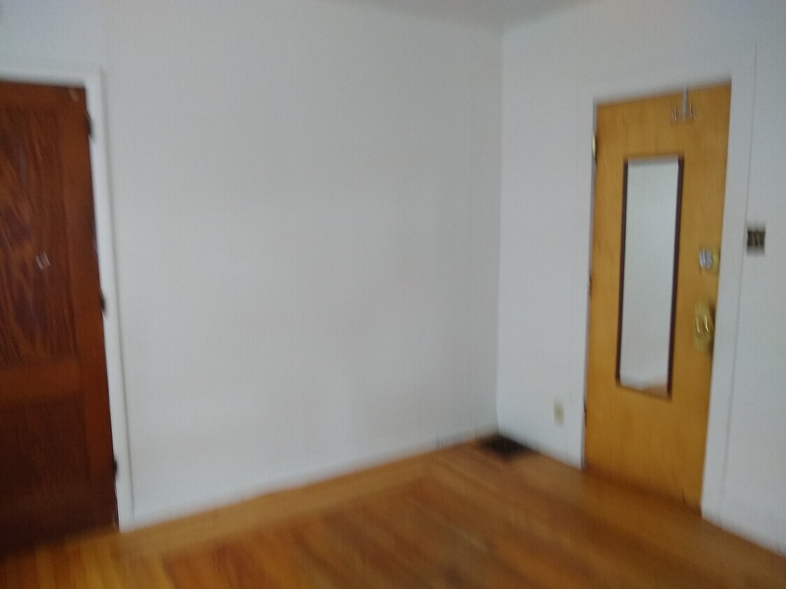 Primary Photo - 322 Augusta Ave