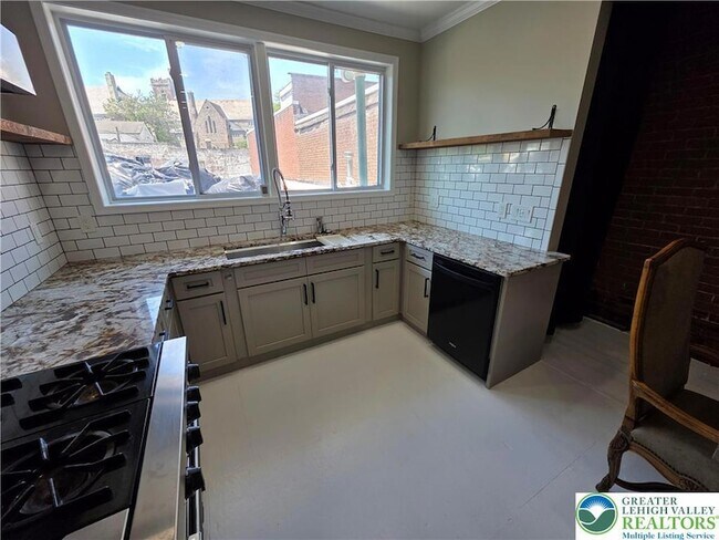 Foto del edificio - 310 Brodhead Ave