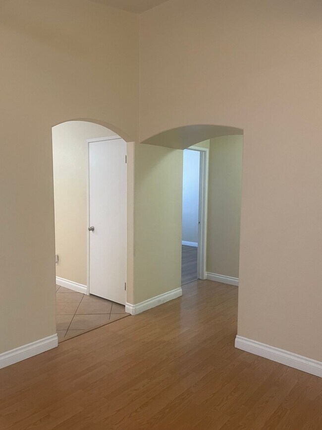 Building Photo - Move -In _Ready