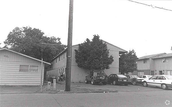Primary Photo - 240 S Knott St
