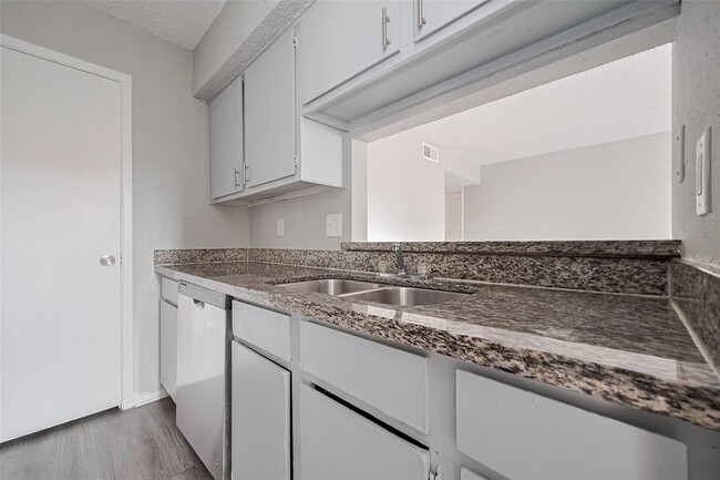 Building Photo - 12615 Brookglade Cir
