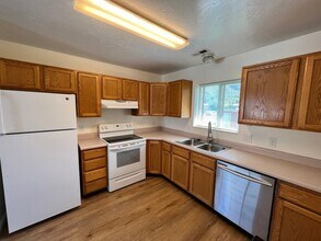 Building Photo - 75 S 725 E