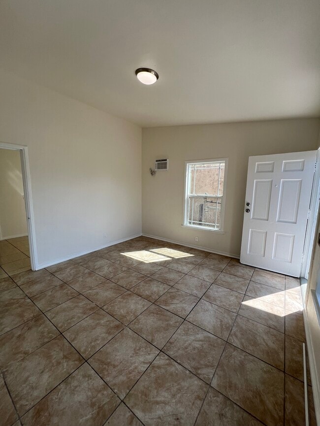 Building Photo - 518 Eastmont Ave