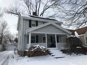 Building Photo - 1492 Maplegrove Rd
