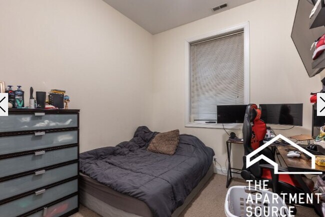 Foto del edificio - 1354 W Augusta Blvd