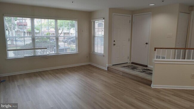 Foto del edificio - 4711 River Valley Way