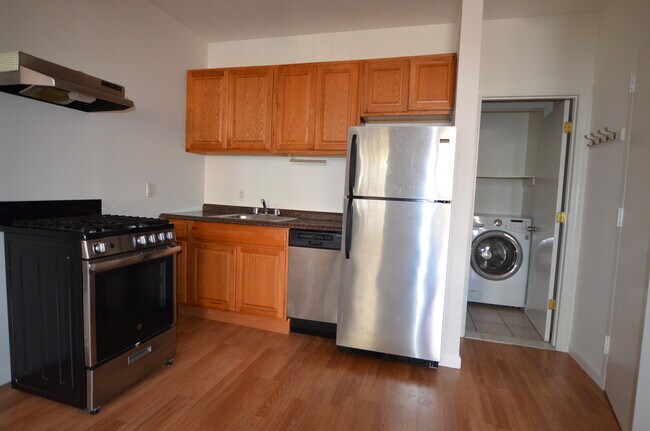 Building Photo - 261 W 126th St