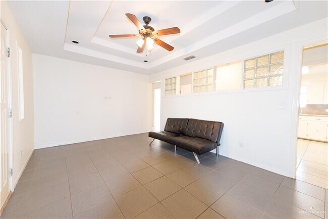 Foto del edificio - 5913 N Sugar Rd
