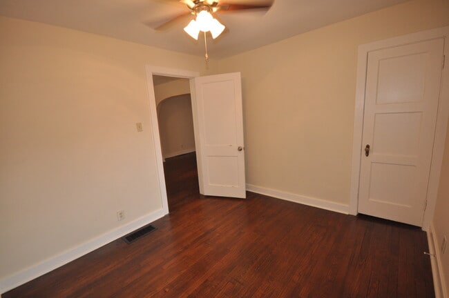 Photo - Apollo-Pre-Leasing Now for the Fall Semest... House