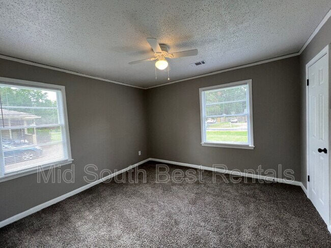 Foto del edificio - 5264 Loch Lomond Rd