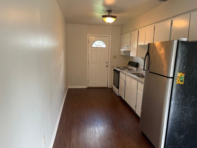 Foto del edificio - 2 Bed, 1 Bath Apartment