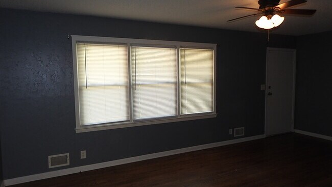 Foto del edificio - Beautiful 4-bedroom, 2 full baths home located in Independence, MO.