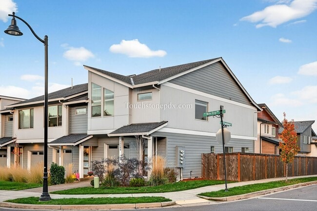 Foto del edificio - Modern 3BD | 2.5 BA Happy Valley Home On Corner Lot!