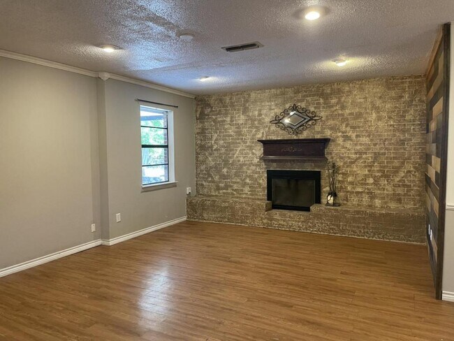 Foto del edificio - 1206 Phyllis Dr