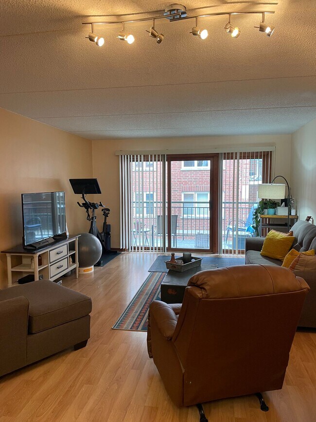 living room - 5340 N Lowell Ave