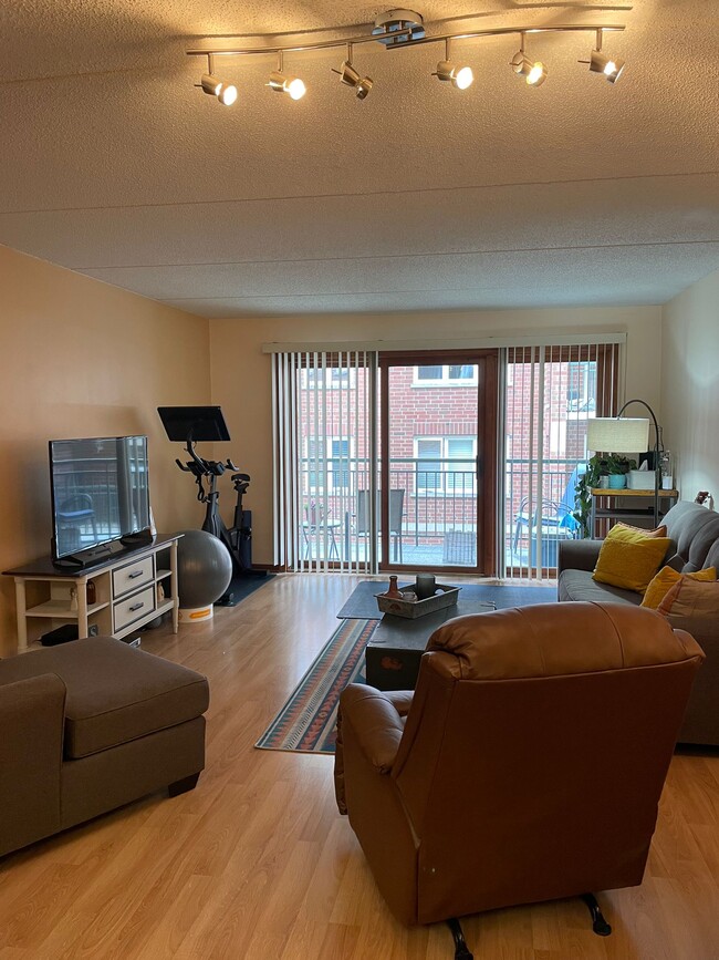 living room - 5340 N Lowell Ave
