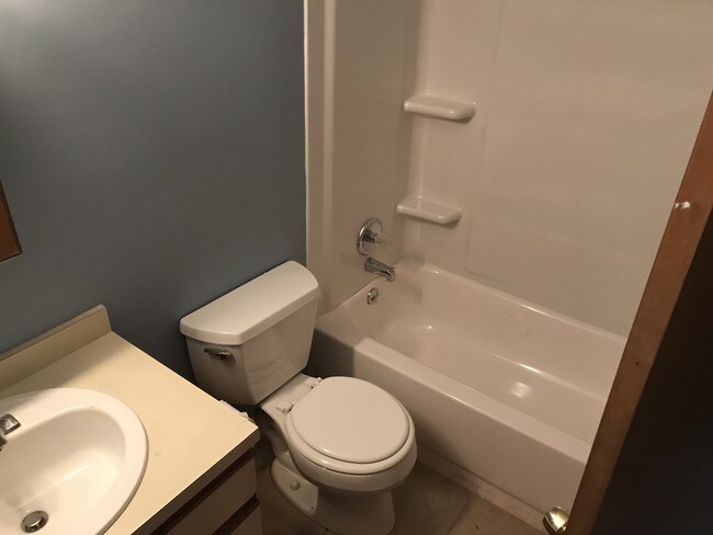 Full Bathroom #2 - 55 Delafield St