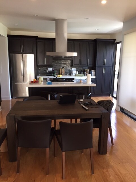 Foto del edificio - 11805 Mayfield Ave