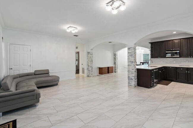 Building Photo - Beautiful Remodeled 3/2 Lakefront Home On ...