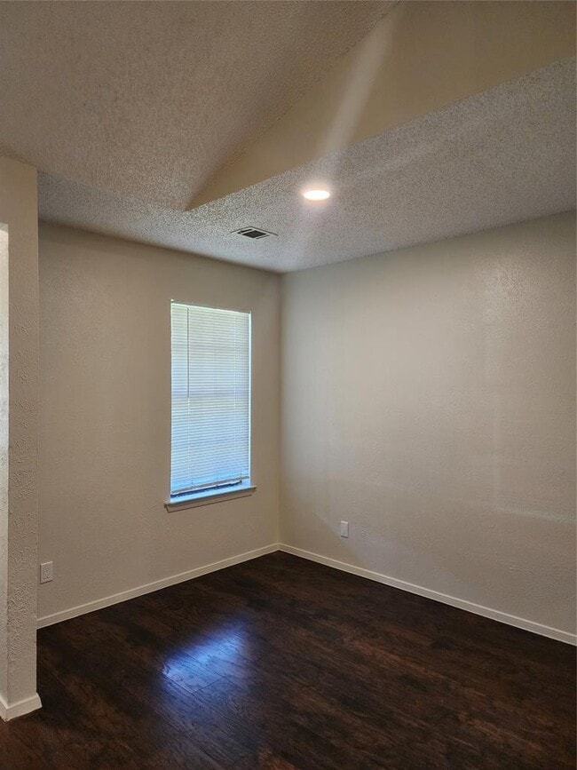 Building Photo - 2610 Garrettson Dr