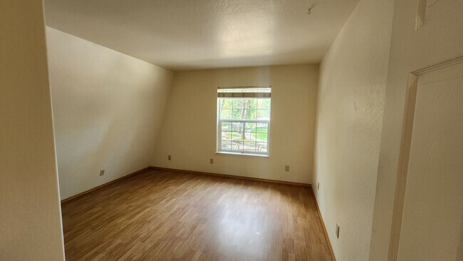 Building Photo - Spacious Upstairs Two Bedroom Unit on Acreage