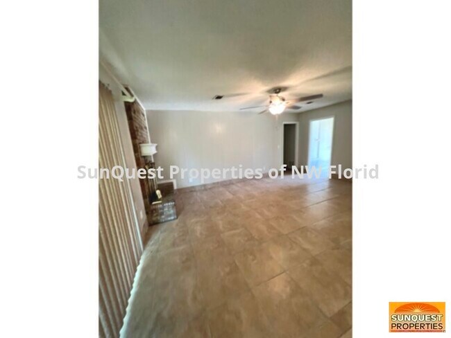 Building Photo - 3/2 All brick and very spacious home