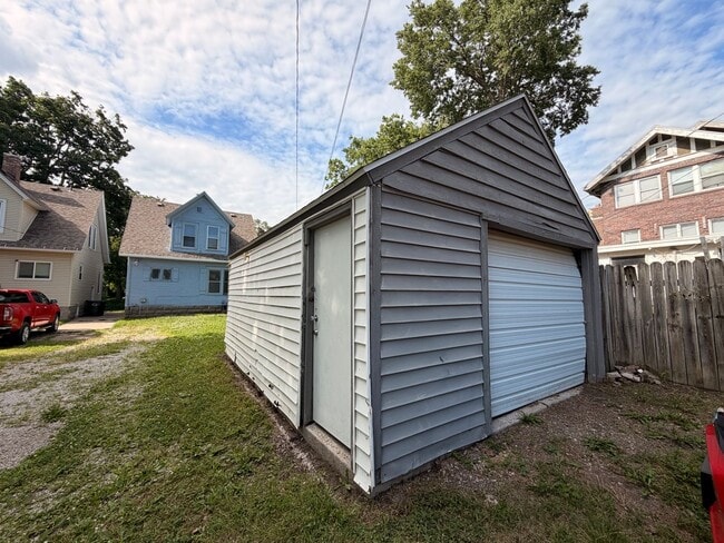 Building Photo - 3 Bedroom House - $850