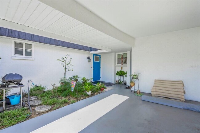 Building Photo - 1325 Glen Oaks Dr E