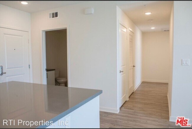 Building Photo - 6908 Knowlton Pl