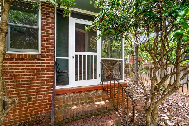 Building Photo - 4344 University Dr