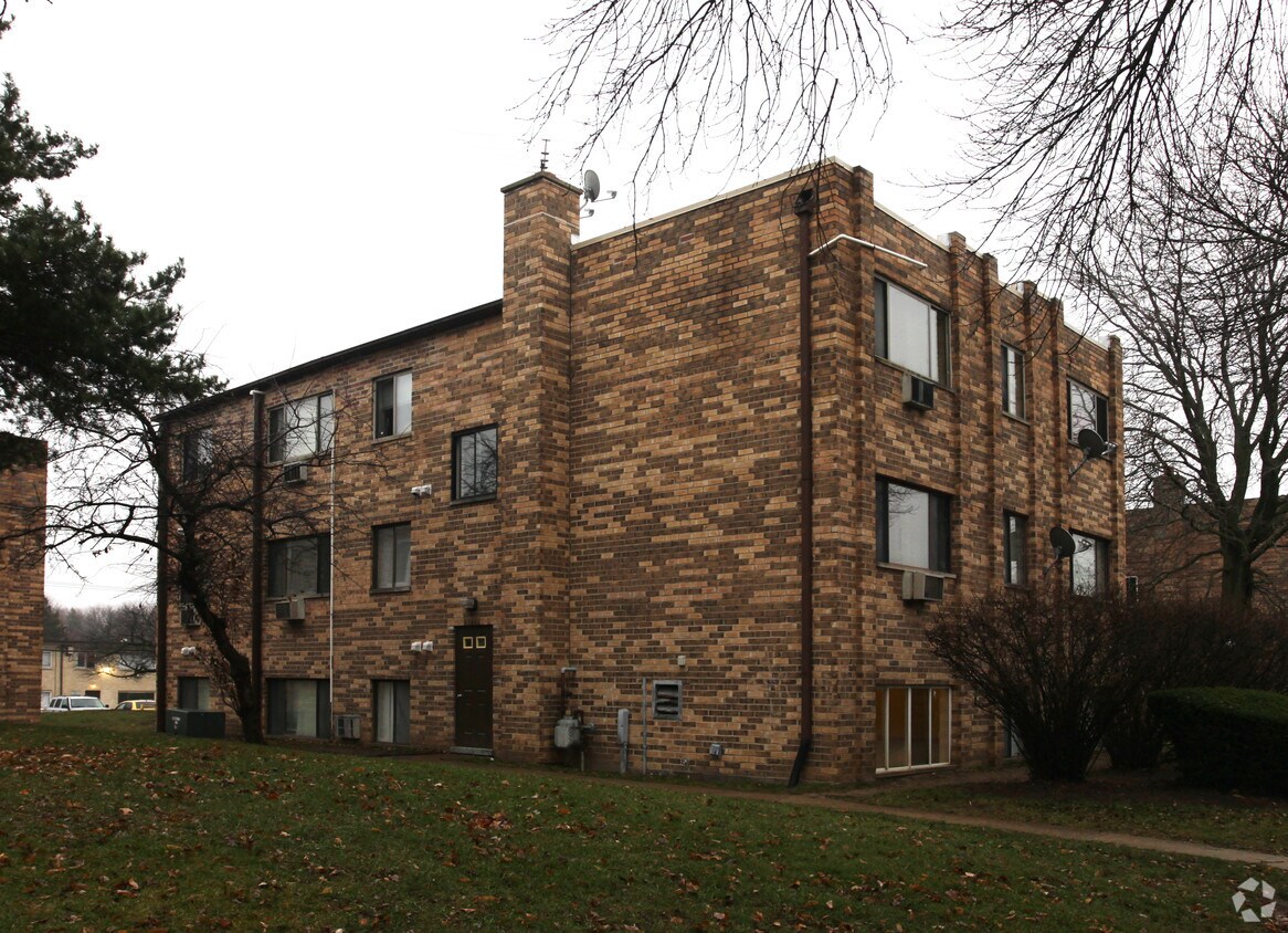 Foto del edificio - 1135 N Boxwood Dr