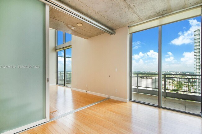Foto del edificio - 690 SW 1st Ct