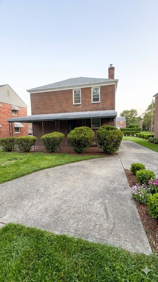 Foto del edificio - 5566 Beechwood Ave