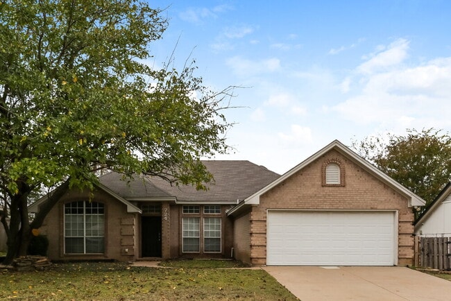 Building Photo - 724 Nicole Dr