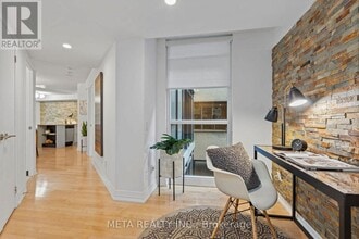 Building Photo - 25 Carlton St.