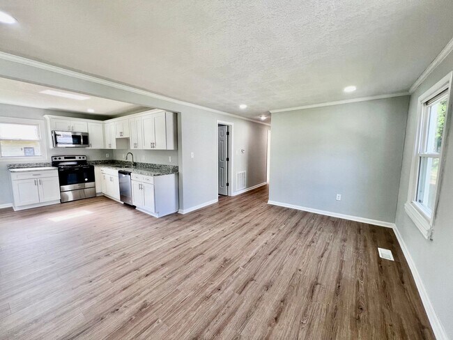 Building Photo - MOVE IN INCENTIVE: $500 FIRST FULL MONTHS ...