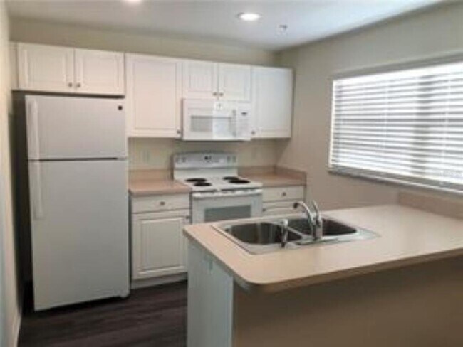 Foto del edificio - 3601 Cypress Gardens Rd