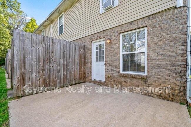 Foto del edificio - 2331 Raleigh Ct