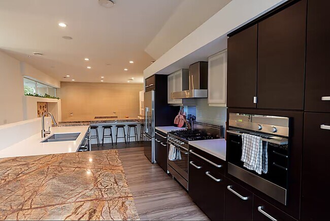 Foto del edificio - 4904 S Shepherd Dr