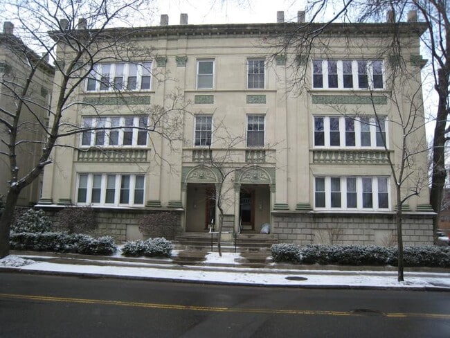 Building Photo - 62 Egmont