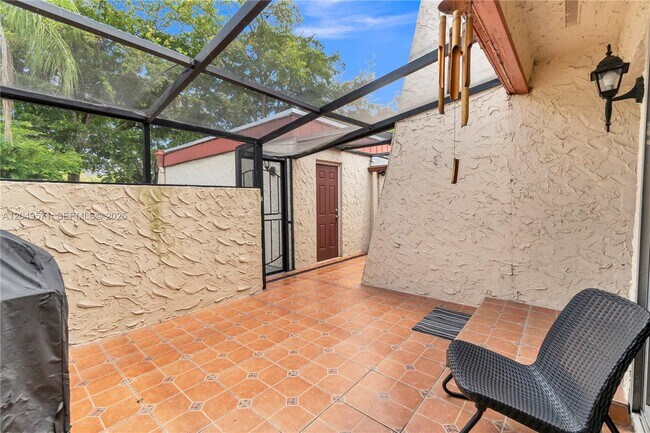 Building Photo - 9820 NW 65th Ct